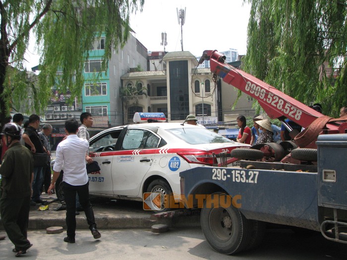 Taxi Group lao thang xuong song To Lich roi chim nghim-Hinh-15